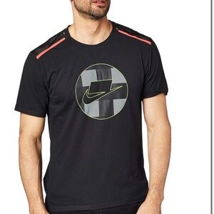 Men's Nike Black Short Sleeve Swoosh Logo Tee with Graphic Design